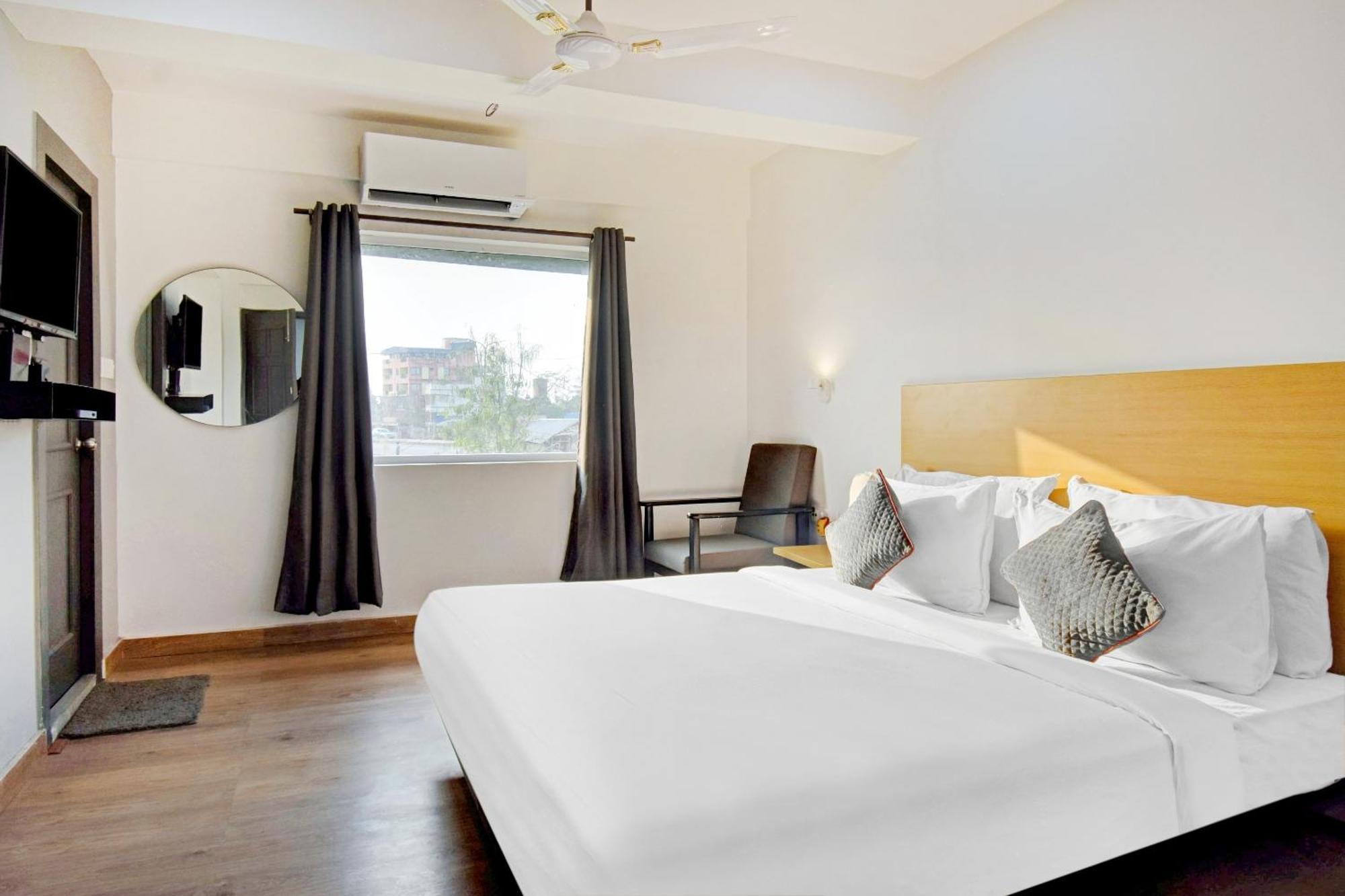 Super Townhouse The Royal Retreat Hotel Garui Buitenkant foto